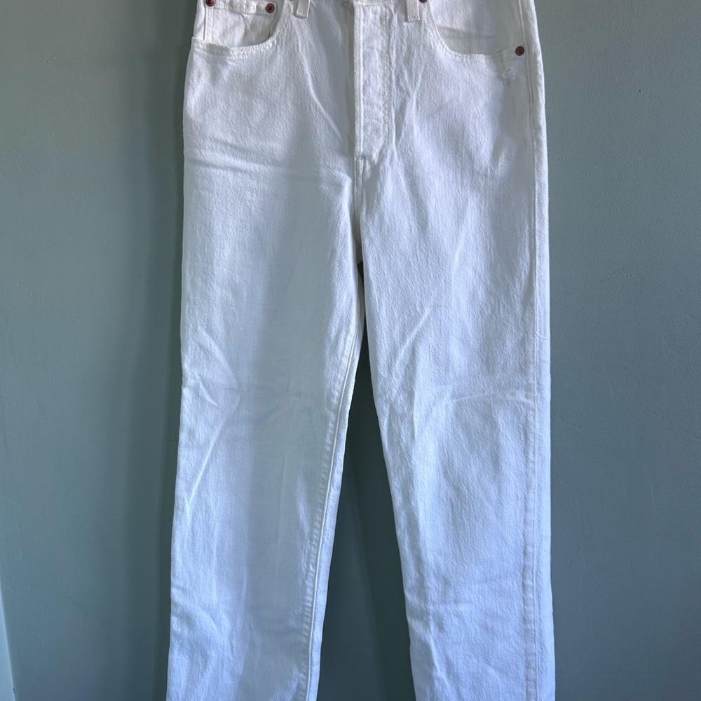 White Levi’s jeans
